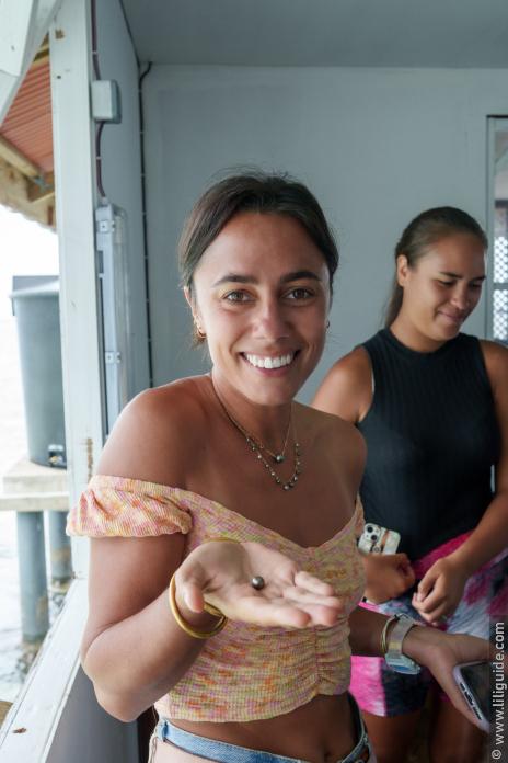 Découvrir la perle cachée dans l'huitre, polynésie française